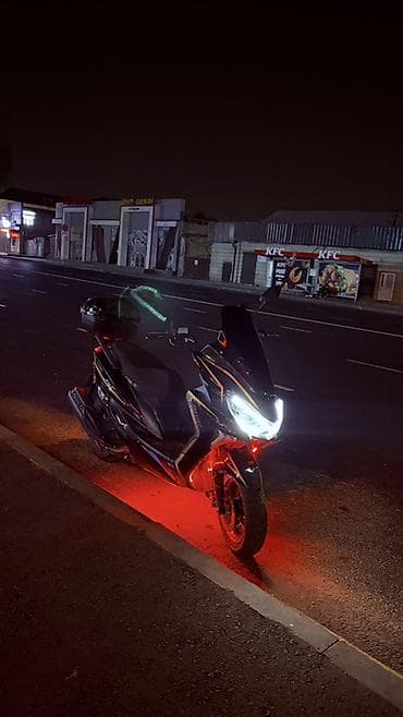 Скутеры: Макси-скутер 150 куб. см, Бензин, Б/у — 4