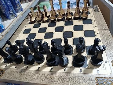 стеклянные шахматы: Деревянные шахматы с резными элементами и фигурками ручной работы - — 2