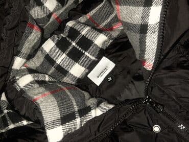 Прокат одежды: Зимняя куртка Burrbary
Размер- S 
Цвет - черный 
Уни 
Цена 4500 сом — 2