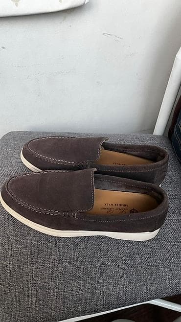 обуви: Лоро пионы 1500сом 
платья короткое 2500сом 
чёрный платья 1000сом — 2