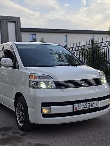 q7 audi: Toyota Noah: 2003 г., 2 л, Автомат, Бензин, Минивэн — 1