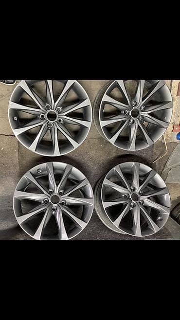 audi 4: Комплект литых дисков R18 — 4 шт. - Диаметр: 18" - Посадочные — 1