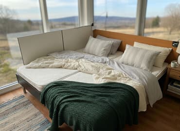 продам кровать двуспальную: Односпальная кровать, Б/у, С матрасом, длина - 200 см — 2