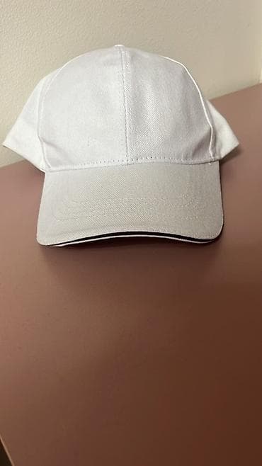 Бейсболка белого цвета - Классическая шестипанельная форма с верхней