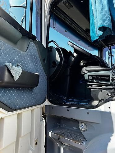 свето диоды: Тягач, DAF, 2005 г., Тентованный — 8