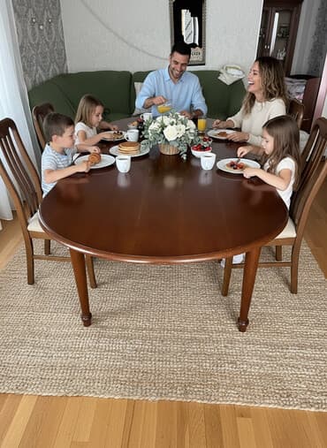 Стол цена 33000 Продается большой стол из орехового дерева. В хорошем
