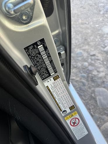 dodge chalanger: Toyota Prius: 2018 г., 1.8 л, Автомат, Гибрид, Хэтчбэк — 10