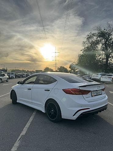 2017: Hyundai Avante: 2017 г., Бензин — 5