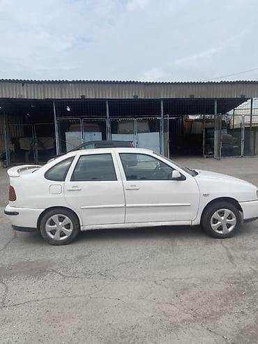 civic 2001: Volkswagen Polo: 2001 г., Ручные, Бензин, Седан — 2