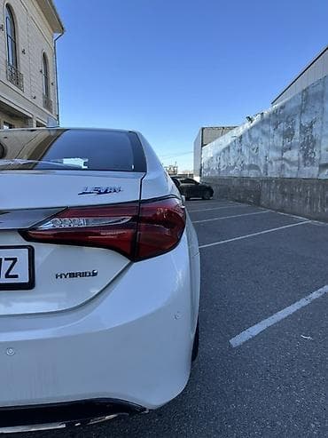 Продажа авто: Toyota Levin: 2019 г., 1.8 л, Гибрид, Седан — 4