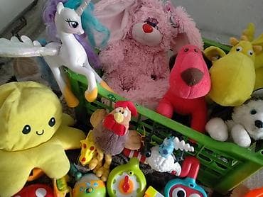 купить детские игрушки: Большой набор детских игрушек продам срочно Состав: - Мягкие — 2