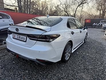 toyota vitiz: Toyota Camry: 2022 г., Седан — 2