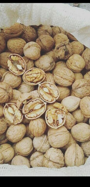Продаю 600кг отборные грецкие орехи 100с за кг и сухофрукт
