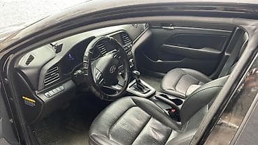 geely galaxy e5: Hyundai Avante: 2019 г., Автомат, Газ, Седан — 4