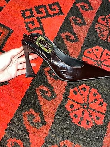 Босоножки, сандалии, шлепанцы: Лодочки-слингбэки на каблуке - Цвет: глубокий темно-бордовый — 2