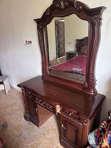 Спальный гарнитур в классическом стиле, массив древесины с резьбой и