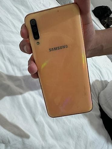 nokia 2720: Samsung Galaxy A70, Б/у, 128 ГБ, цвет - Золотой, 2 SIM — 1