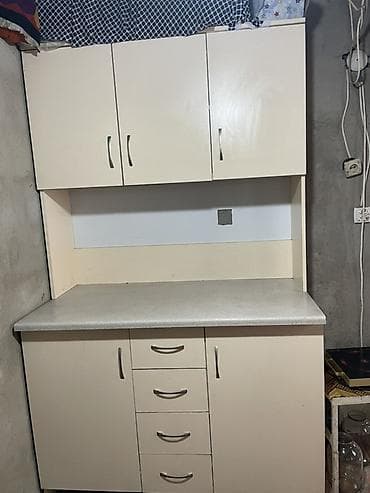 угловой стол офисный: Кухонный гарнитур, Б/у, цвет - Бежевый, ДСП, Самовывоз — 1