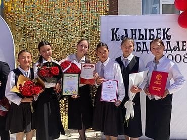 ленты для выпускного: Букеты с красными розами для школьных мероприятий - Классические — 2