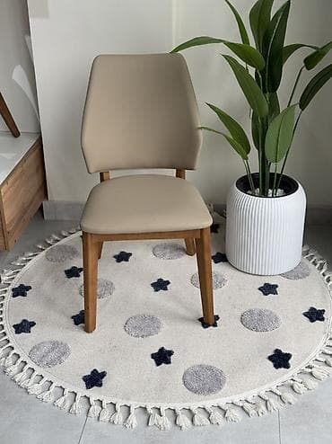 кызыл кия кыз: Ашкана үчүн отургуч, Жаңы, Жыгач, Бөлүп төлөө менен, түсү - Саргыч боз — 4