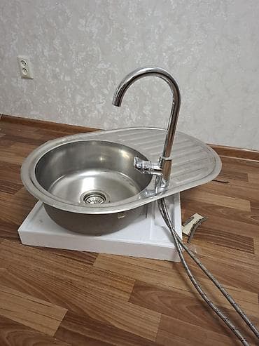 столешницу мойка: Кухонная мойка из нержавеющей стали с крылом + смеситель - Материал — 1