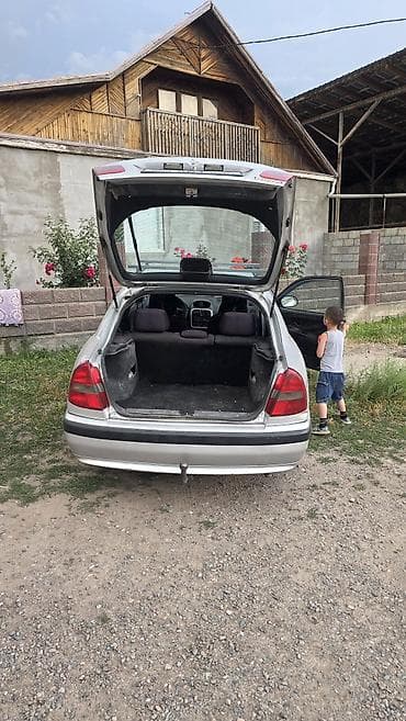 Продажа авто: Mitsubishi Carisma: 2003 г., Механика, Бензин, Хэтчбэк — 3