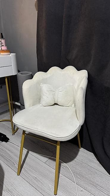 макияжный стол: Покупала недавно, продаю так, как улетаю. Почти новый. Туалетный — 5