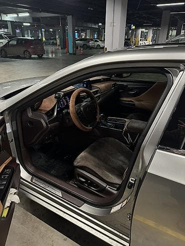 mazda bongo: Lexus ES: 2019 г., 2.5 л, Гибрид, Седан — 5