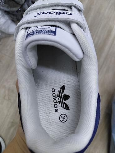 адидас кеды: Белые кеды с липучками - Классический дизайн в стиле теннисных кед — 3