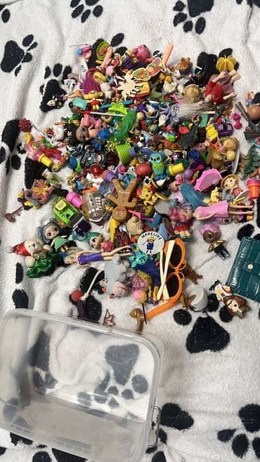 поп ит чехол: Ящик мелких игрушек киндер и прочее 400 сом 

Район Вефа — 5