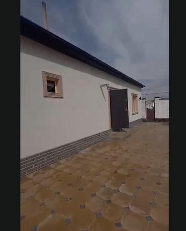 Үйлөр: 🏡 **Продается кирпичный Дом Район: ж/м Ак-Орго, Бишкек 🛏️ 4 комнаты — 2
