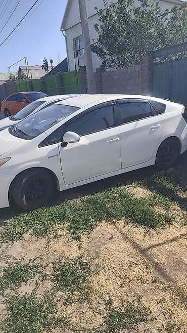 8: Toyota Prius: 2013 г., 1.8 л, Вариатор, Гибрид, Хэтчбэк — 6