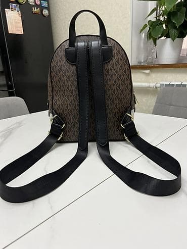 с кожомкул: Рюкзак Michael Kors, модель в фирменном монограмном канвасе MK — 2