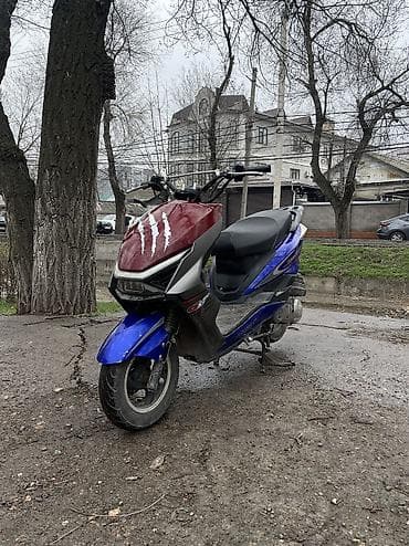 Скутер м12,сделанный под стант,150 кубов на тюнинге,спокойно встает на