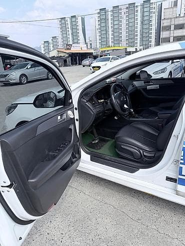 купить машину tesla: Hyundai Sonata: 2021 г., Седан — 7