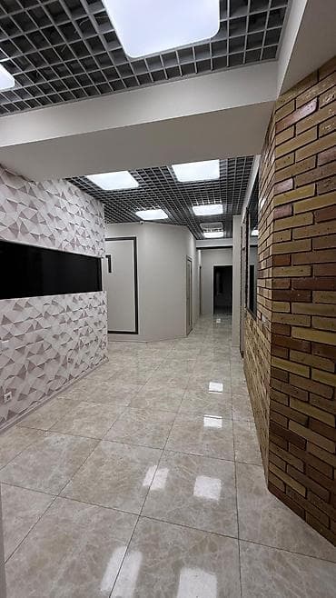 улуу тоо: Кеңселерди сатуу 282 м², Ремонту бар, Көп кабаттуу имарат, 1 кабат — 3