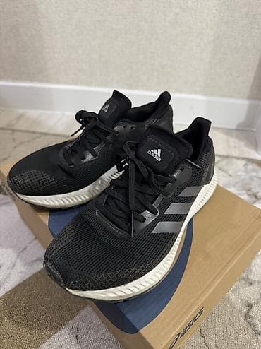 Кроссовки Adidas Оригинал 
Размер 37-37,5
Очень удобные 
Подошва Boost — 1