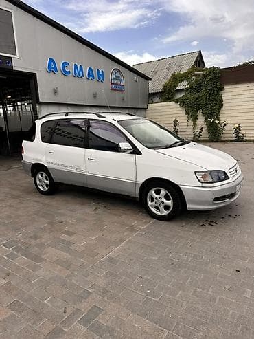 минвены: Toyota Ipsum: 1997 г., Минивэн — 1