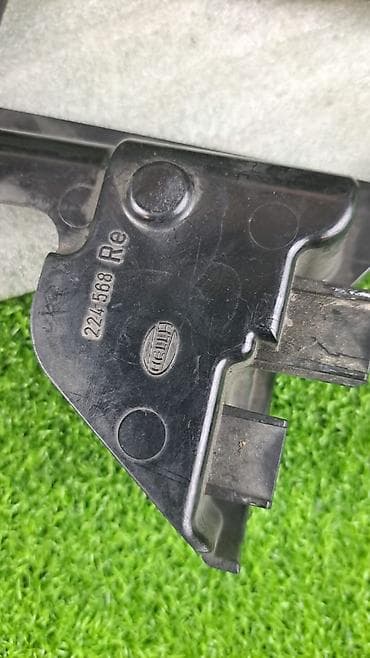 bmw m5 e39: Кронштейн фар правый нижний пластиковый / Кронштейн крепления фары — 4