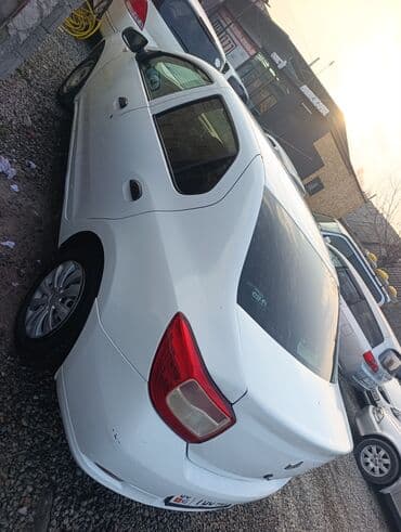 купить шины бу в бишкеке: Renault Logan: 2015 г., 1.6 л, Механика, Газ, Седан — 4