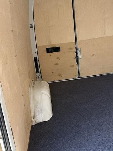 мужская одежда и обувь: Грузовой фургон (кузов-фургон, цельнометаллический) - Просторный — 2