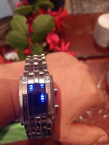 Необычные электронные наручные часы с LED-индикацией. - Корпус и