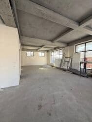 коммерческая недвижимость ош: Продаю Офис 160 м², Без ремонта, Без мебели, Многоэтажное здание, 1 этаж — 4