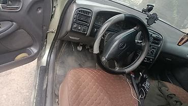 Toyota Avensis: 1998 г., 1.6 л, Механика, Бензин, Седан