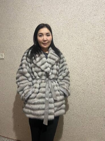 Красота и здоровье: Шуба из меха светло-серого оттенка с горизонтальной раскладкой ворса — 1