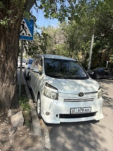 Toyota Voxy: 2009 г., 2 л, Автомат, Бензин, Минивэн at lalafo.kg Toyota Voxy: 2009 г., 2 л, Автомат, Бензин, Минивэн