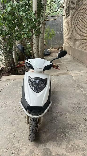 Скутер Honda Dio (бензиновый) - Классический городской скутер с at lalafo.kg Скутер Honda Dio (бензиновый) - Классический городской скутер с