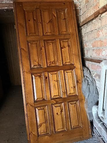 Деревянное филенчатое полотно двери. - Материал: массив древесины