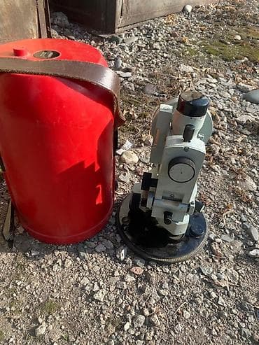 Оптический теодолит с транспортирным лимбом. Состояние - отличное