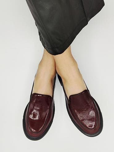 туфли милицейский: Женские лоферы бордового цвета - Модель: классические лоферы без — 2